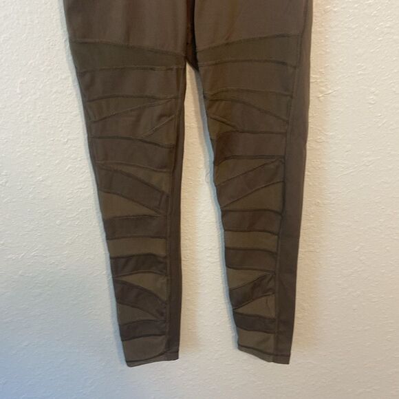 Lululemon Dark Green Mesh Striped Athletic Leggings Size 2 - Picture 3 of 7